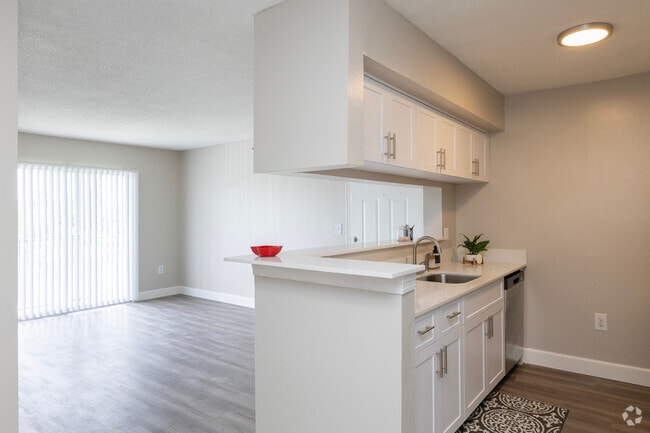 3BR, 2BA - 1050SF - Kitchen