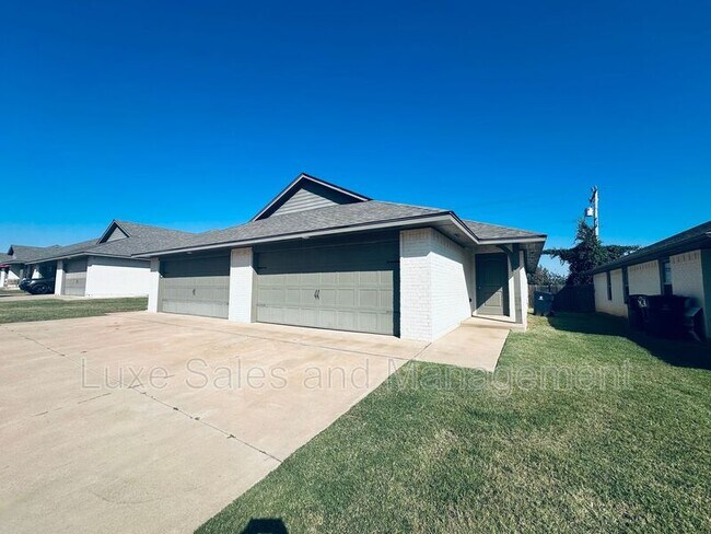 Building Photo - 11412 N Lincoln Blvd