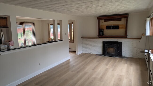 Building Photo - 25 Gilway St Rental