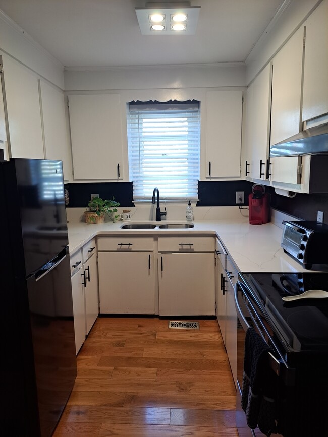 Newly Renovated Kitchen with Quartz Countertops - 933 Battery Ave