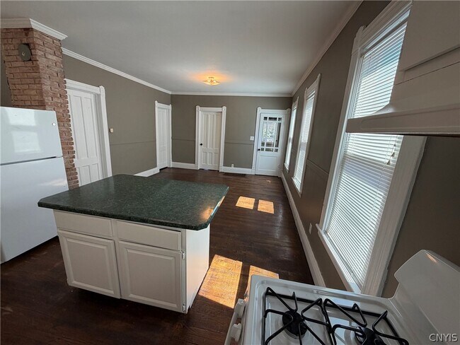 Photo - 169 Mayar St