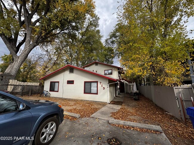 Building Photo - 719 Bird St Unit B