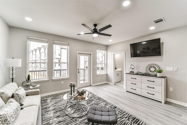 Photo - 2519 Washington St Unit 207