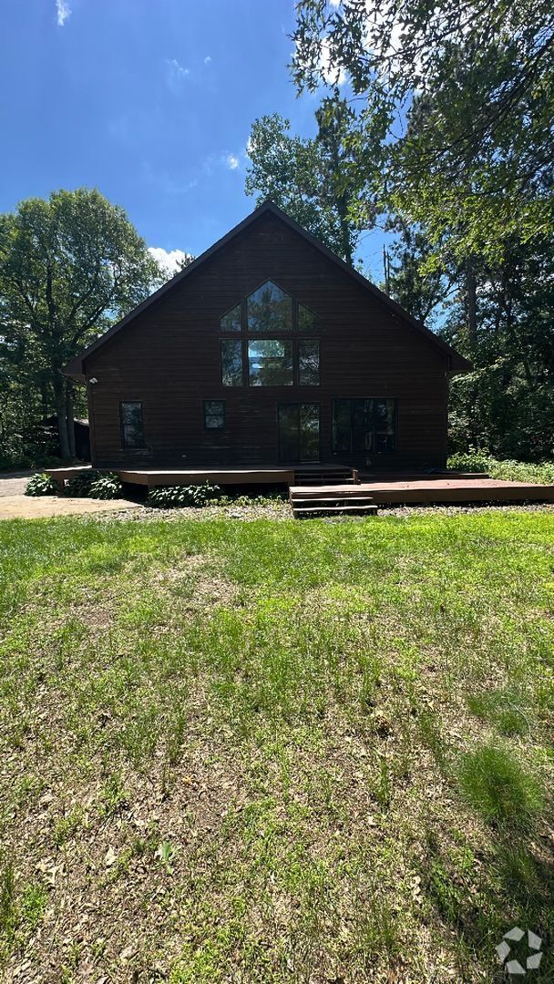 Building Photo - 3 Bedroom Plus loft, 1-3/4 Bathrooms Home ...