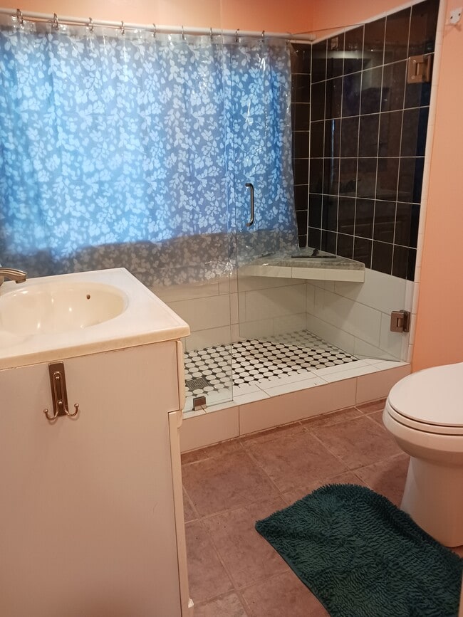 bathroom - 943 Casanova Ave Unit Studio