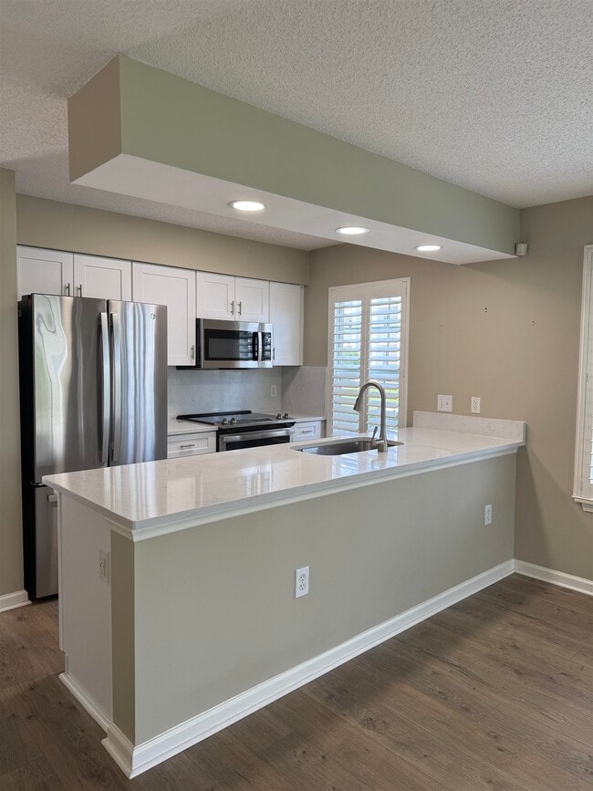 Photo - 643 Woodmoor Dr