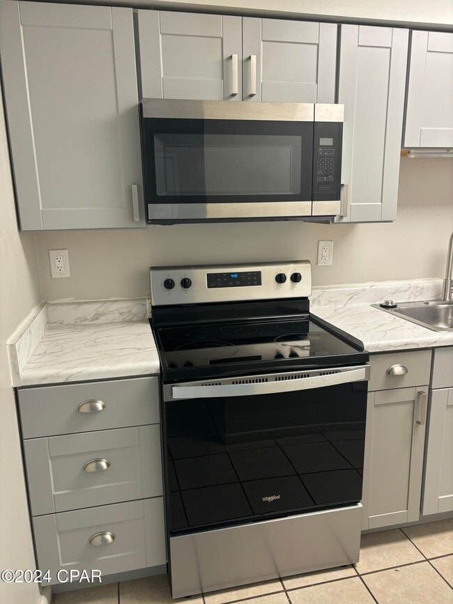 Photo - 923 Sanders Ln