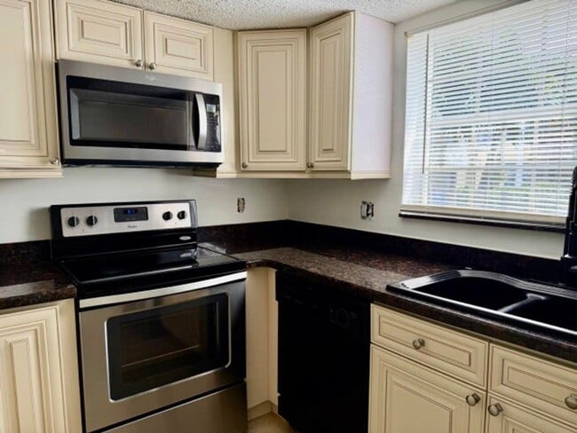 Building Photo - 6308 La Costa Dr
