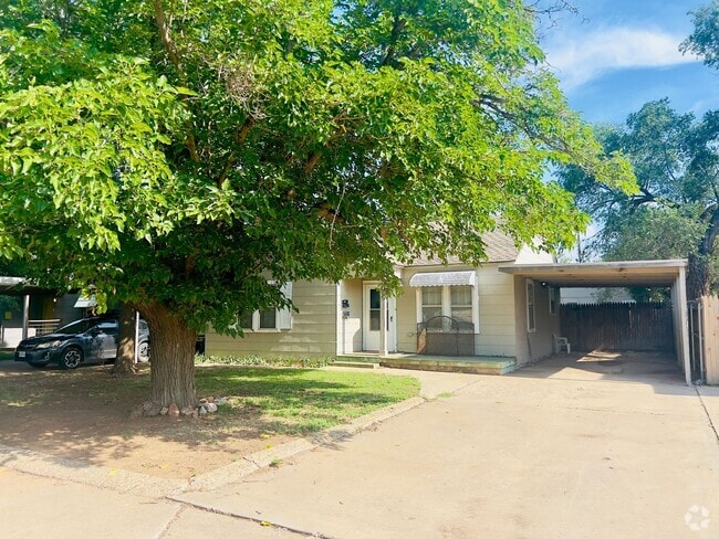 Building Photo - 1/1 Back Available House near Texas Tech