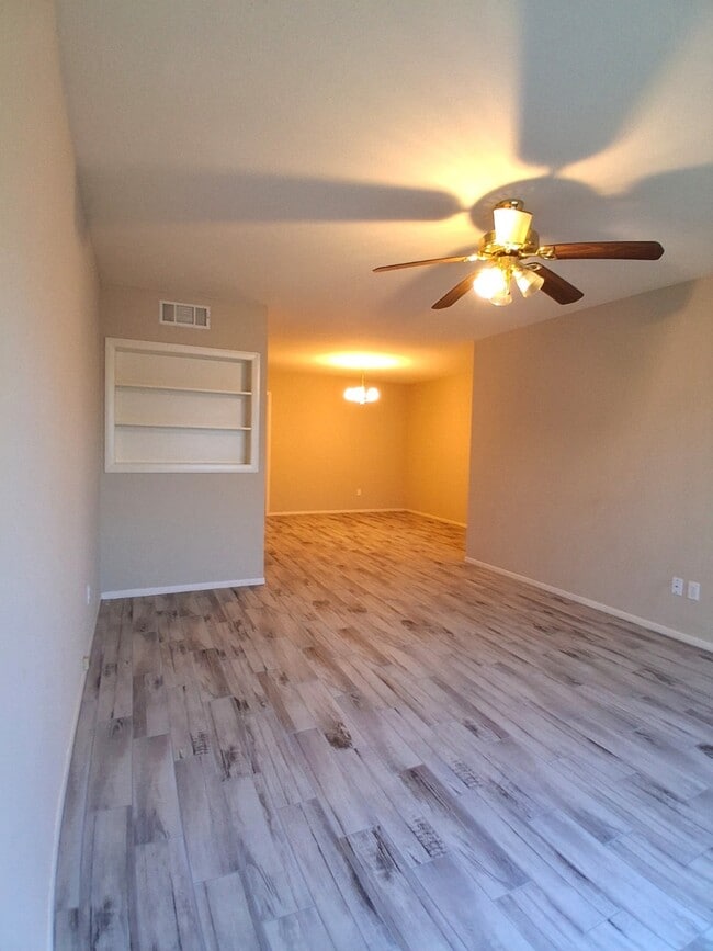 Building Photo - 7205 Beechnut St Unit A Rental