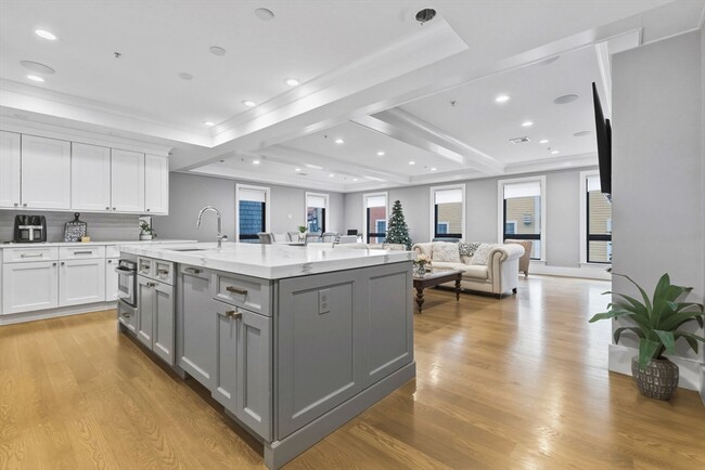 Photo - 377 W First St Unit 5