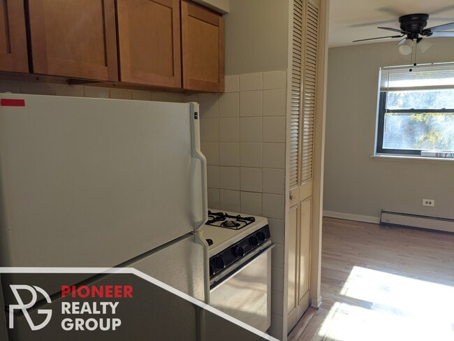 Photo - 502 W Briar Pl