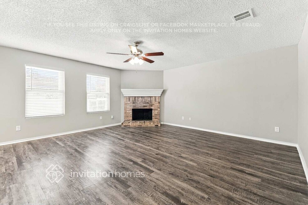 1202 Leeward Ln