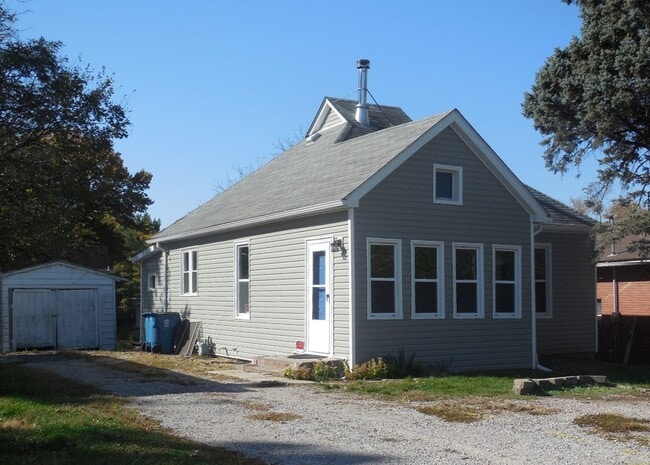 Building Photo - Two Bedroom Home with 3 Baths and W/D Hook...