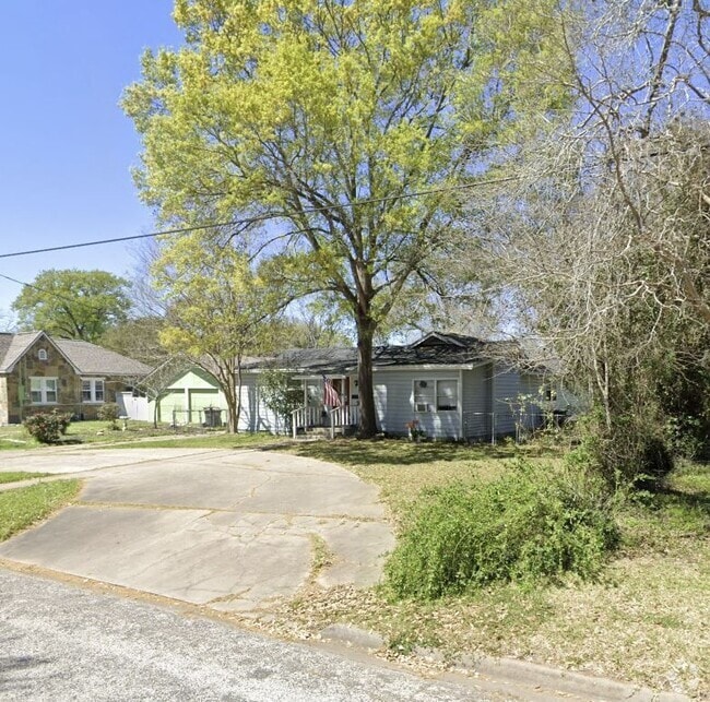 Building Photo - 609 2nd St Rental