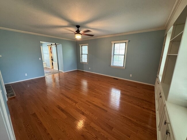 Photo - 425 E Seneca St