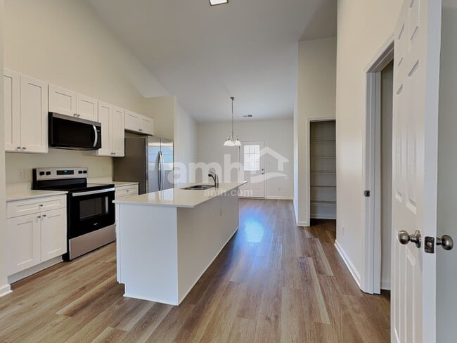 Photo - 936 Anchor Way NE