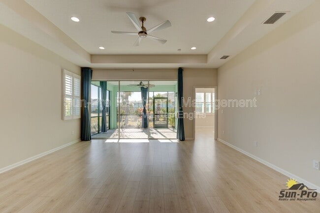 Photo - 301 Low Tide Ln