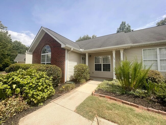 Photo - 105 Woodglen Dr