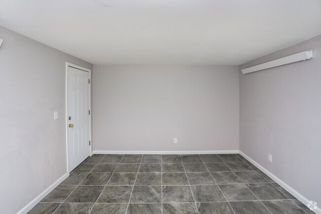 1BR, 1BA - 604 SF