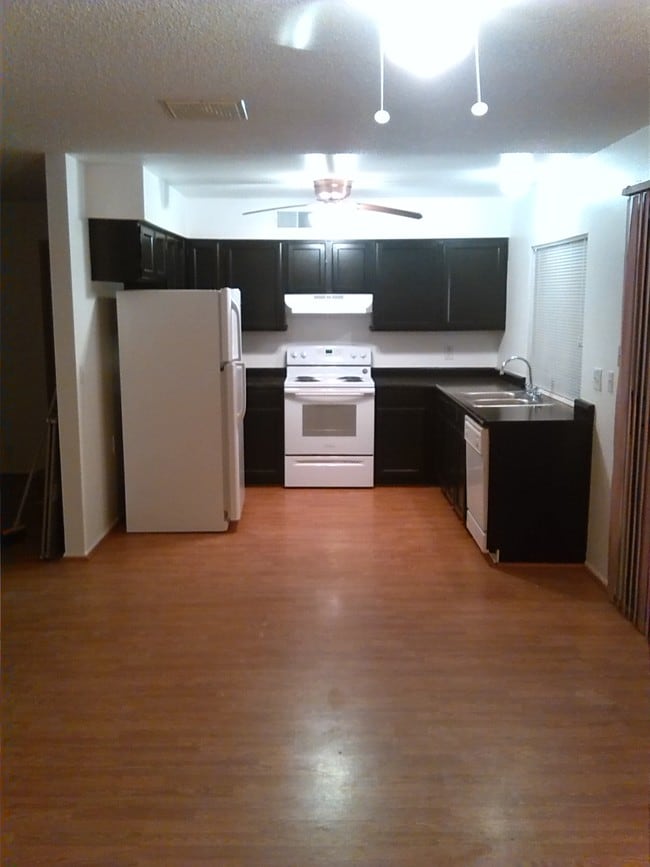 Building Photo - 808 E Saguaro St