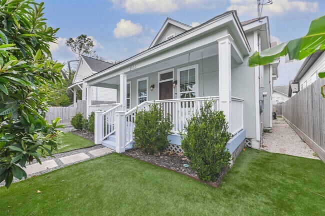 Photo - 213 N Hutcheson St