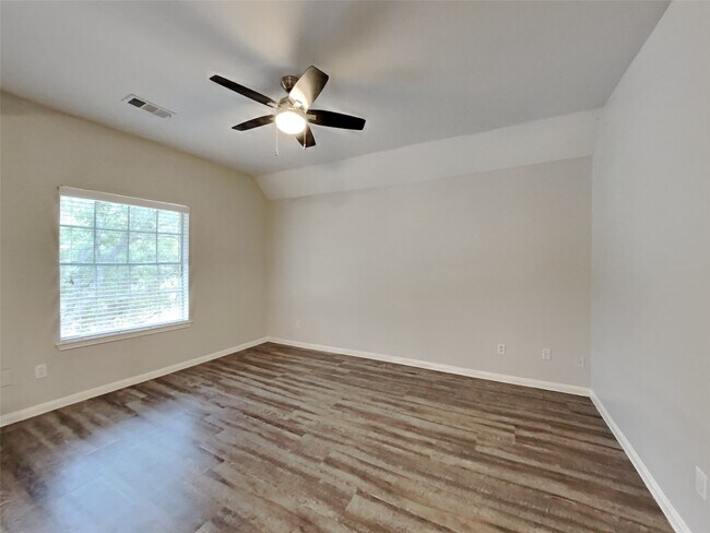 Photo - 18007 Oakloch Ct