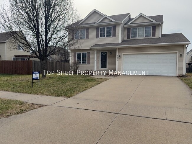 Building Photo - 4404 SW Elm Ct