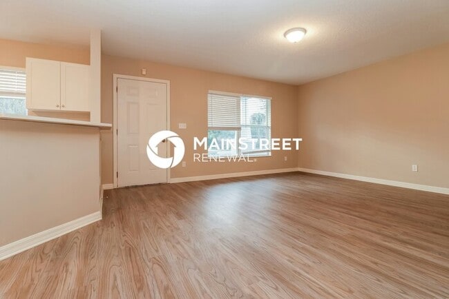 Photo - 3 Bedroom Pet-Friendly Home in St Petersburg, FL with Main Street Renewal