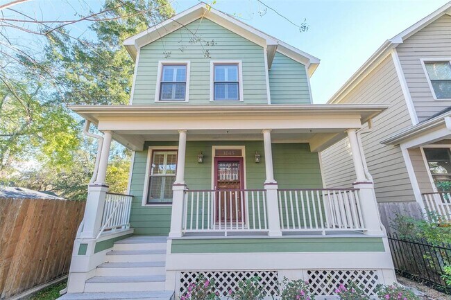 Photo - 1045 W 16th St House