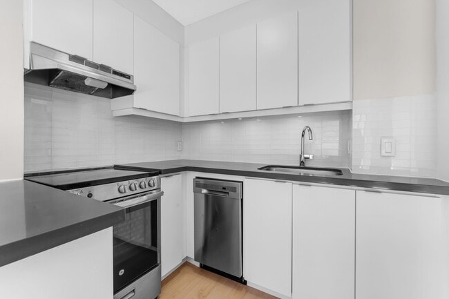 Building Photo - 145 York St Unit 804