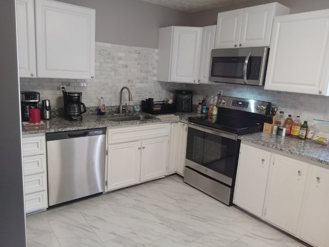 Photo - 409-411 Bonnie Brae Dr