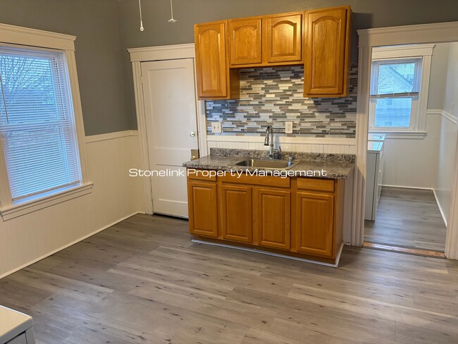 Photo - 192 Chandler Ave Unit 2