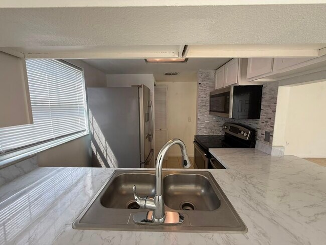 Photo - 833 Caribbean Dr