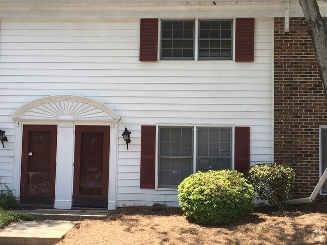 Building Photo - EXTRA NICE GOLF COURSE TOWNHOME!