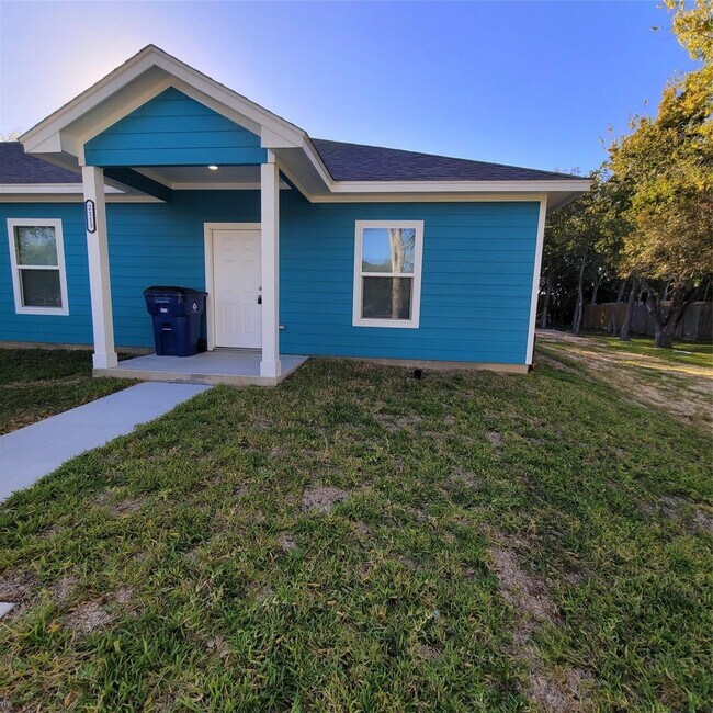 Photo - 2107 24th St N