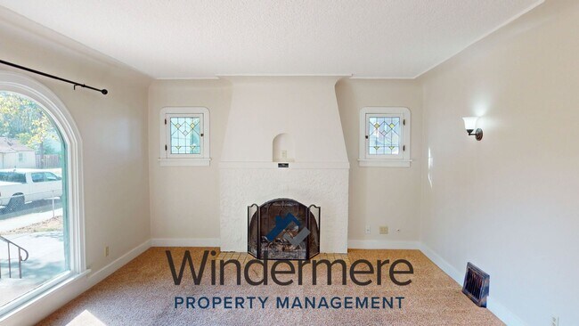 Photo - 604 W Cherry St