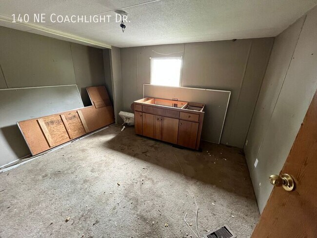 Photo - 140 Coachlight Dr