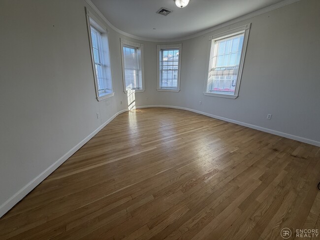 Photo - 4 Bishop Allen Dr Unidad 2