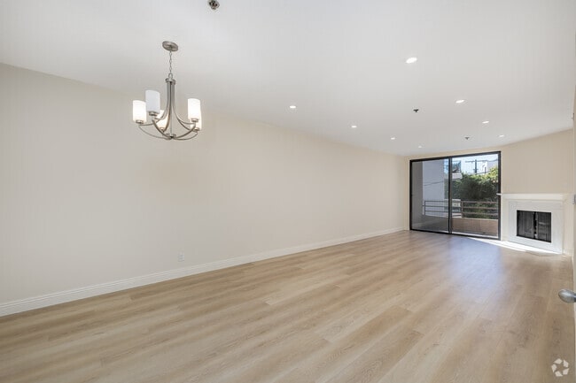 2BR, 2BA - 1,290SF - Living Room