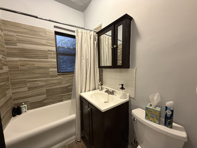 Photo - 6948 N Ashland Ave Unit 2E