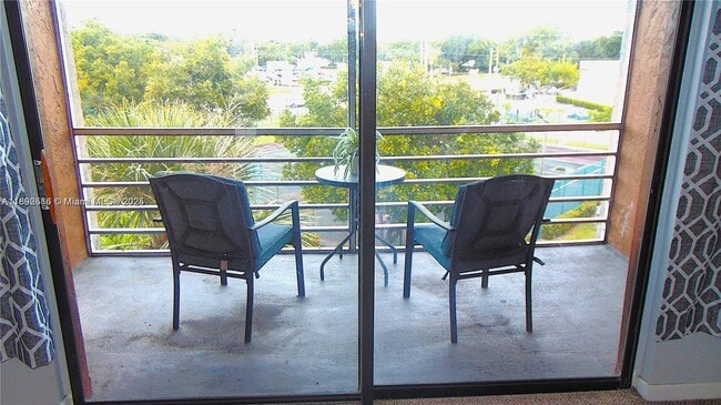 Building Photo - 1800 SW 81st Ave Unit 1403