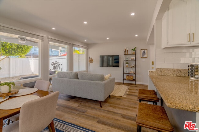 104 Fowling St