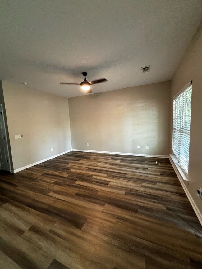 Photo - 715 Truman St