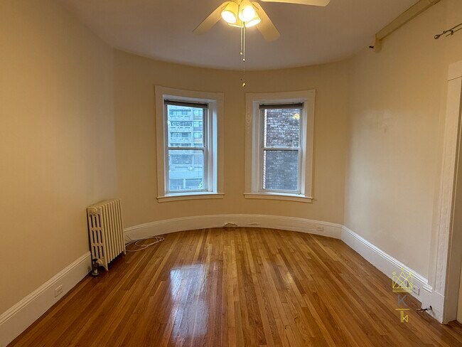 Building Photo - 1477 Beacon St Rental