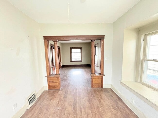 Photo - 221 Knower St