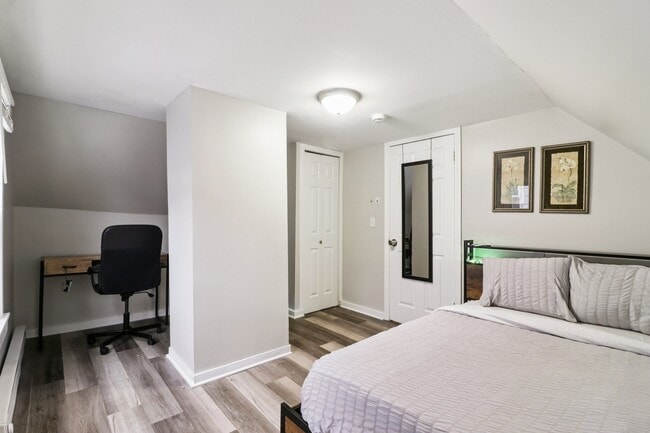 Building Photo - 136 Shelton Ave Unit Room 4