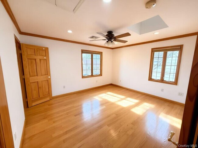 Photo - 76-11 270th St