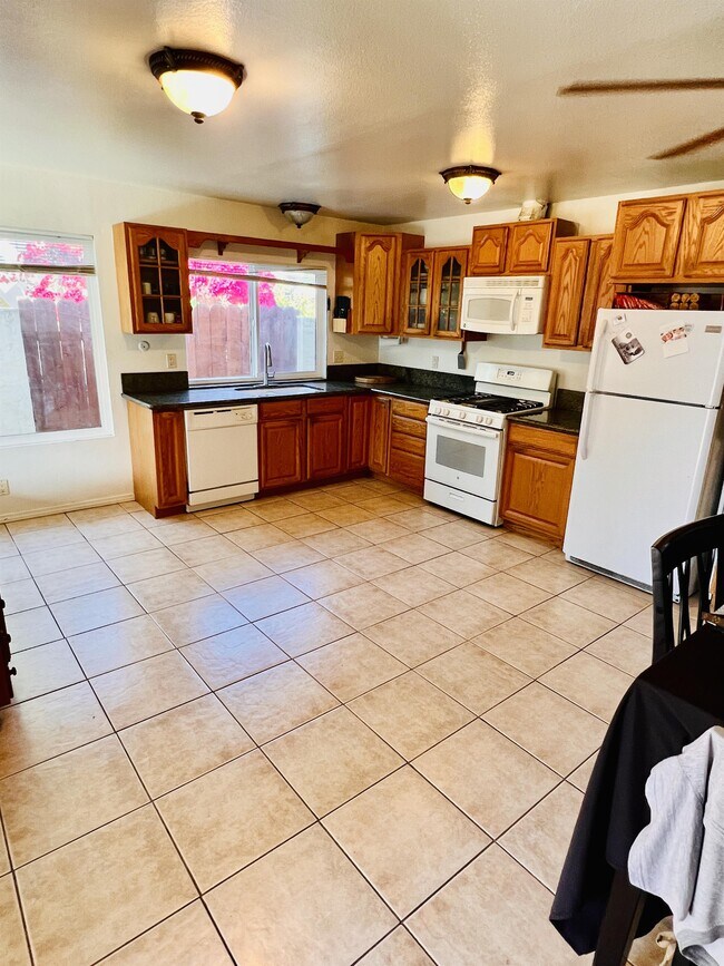 1464 Larwood Rd