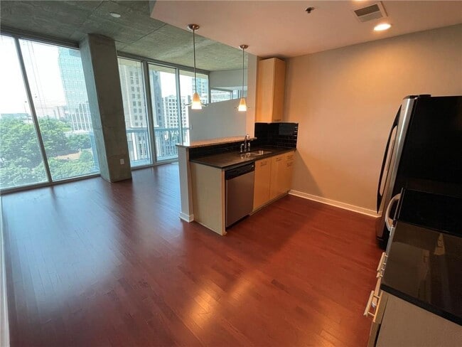 Photo - 3324 Peachtree Rd NE Unidad 908